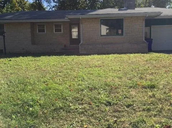 309 Susan Ln, Junction City, KS 66441