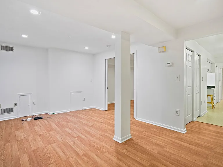 2641 Woodley Pl NW — Photo 3