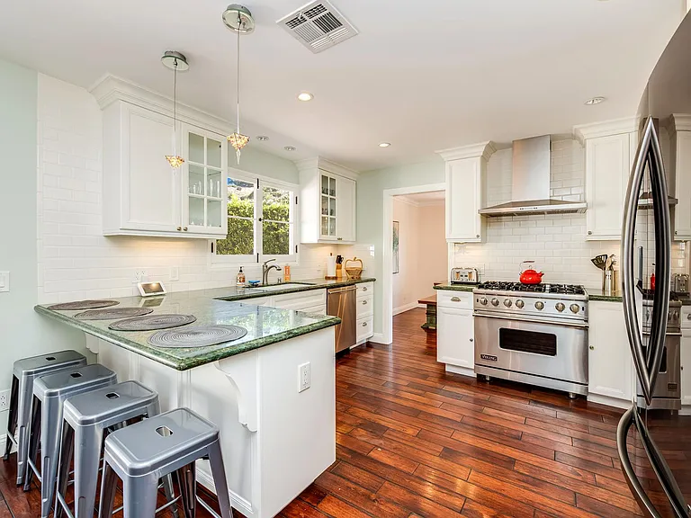 1135 N Norman Pl — Photo 14