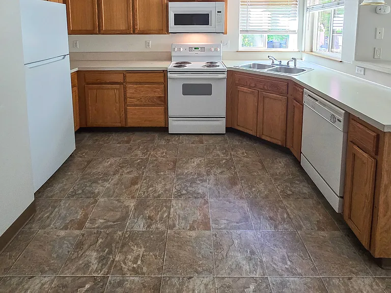 363 21st St SE — Photo 6