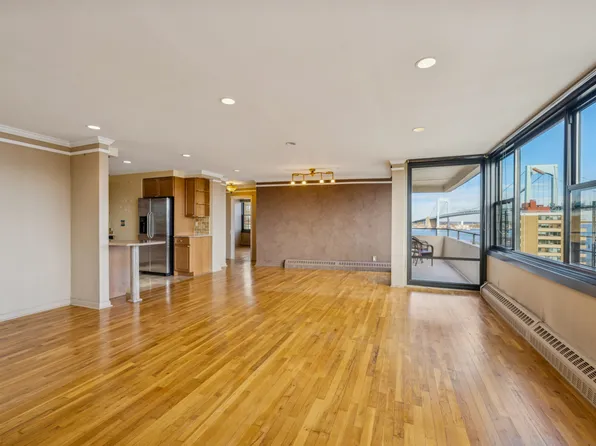 166-26 Powells Cove Boulevard image 3 of 24