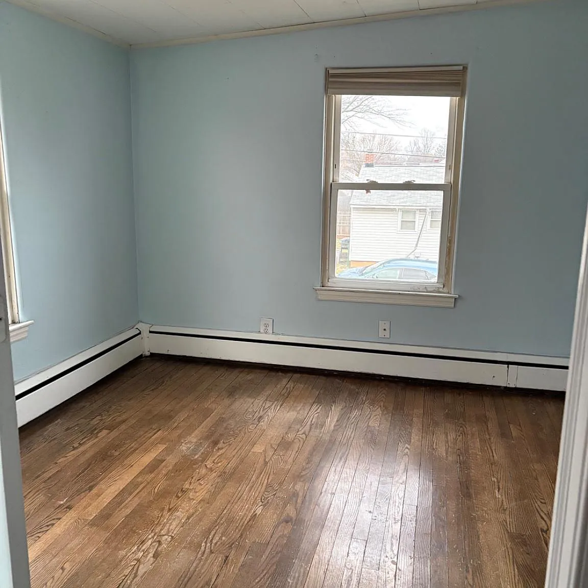 3 bed, 1.0 bath, 800 sqft, $1,350 — Photo 3