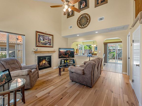 5th image of 106 El Patio Ct