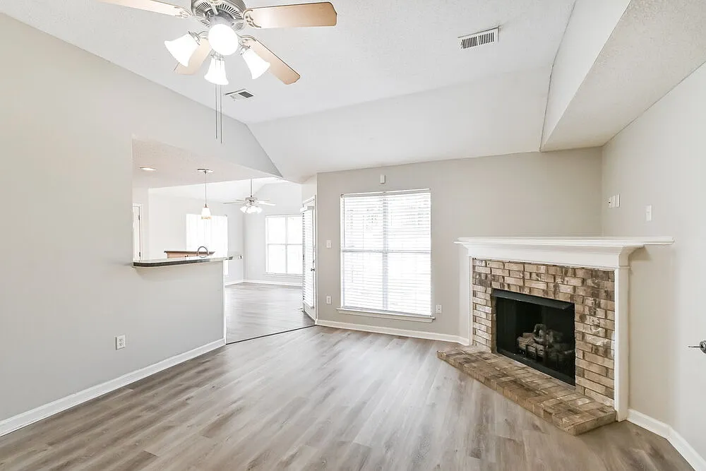 4 bed, 3.0 bath, 2470 sqft, $2,420 — Photo 4