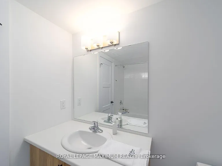 32 Wagon Ln #4 — Photo 12