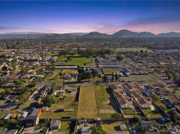 17562 Court St, Fontana, CA 92336