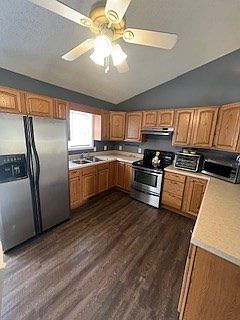 5th image of 244 Spicer Ave