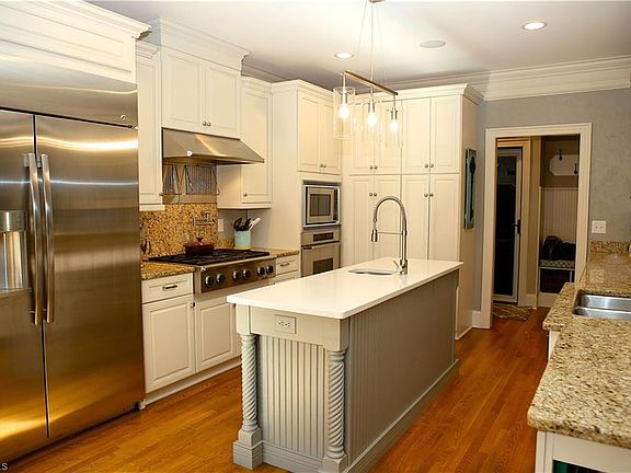 5th image of 2431 N Beech Ln
