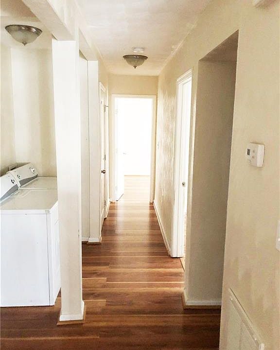 2nd image of 730 Roswell Ave APT D