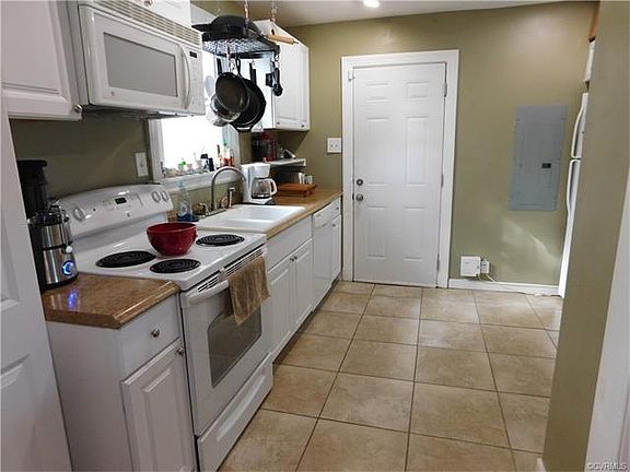 2nd image of 3904 Larchmont Ln