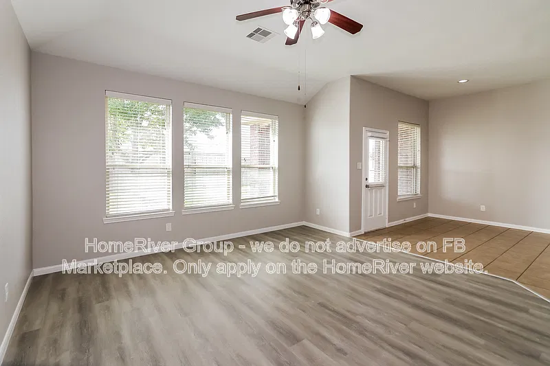 3 bed, 2.0 bath, 1844 sqft, $2,295 — Photo 2