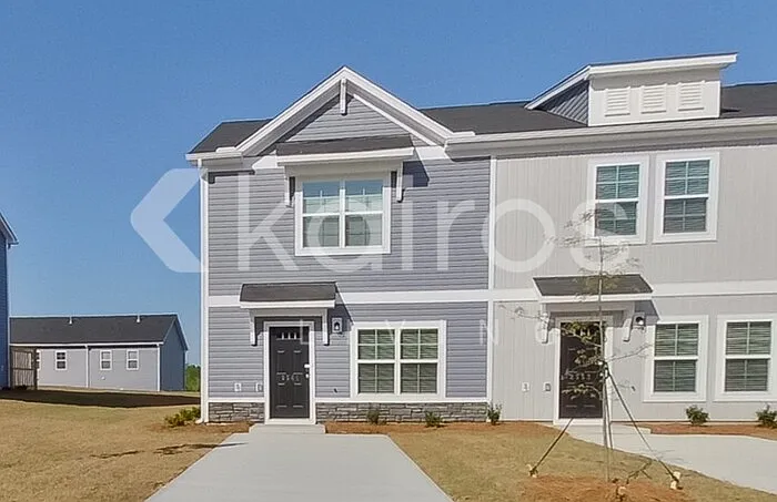2541 Banyon Cir — Photo 1
