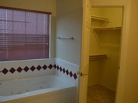 4th image of 4406 Esta Lee Ave