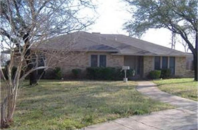 1st image of 400 Cambridge Dr