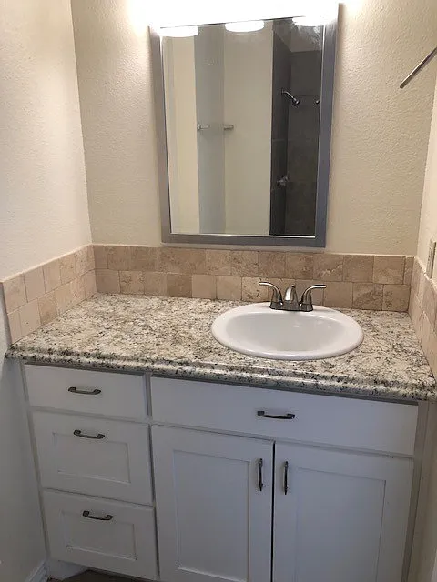 3 bedroom condo by UNT — Photo 2