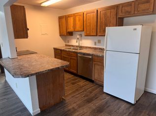 105 E 14th St #19, Hastings, NE 68901