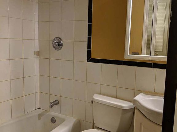 5th image of 2629 N Hampden Ct APT 512