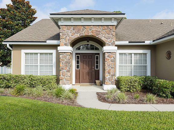 3rd image of 727 Wooded Hamlet Ct