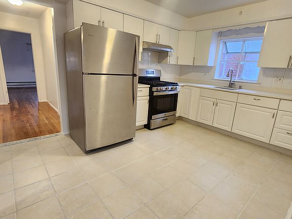 4th image of 11-54 129th St #2