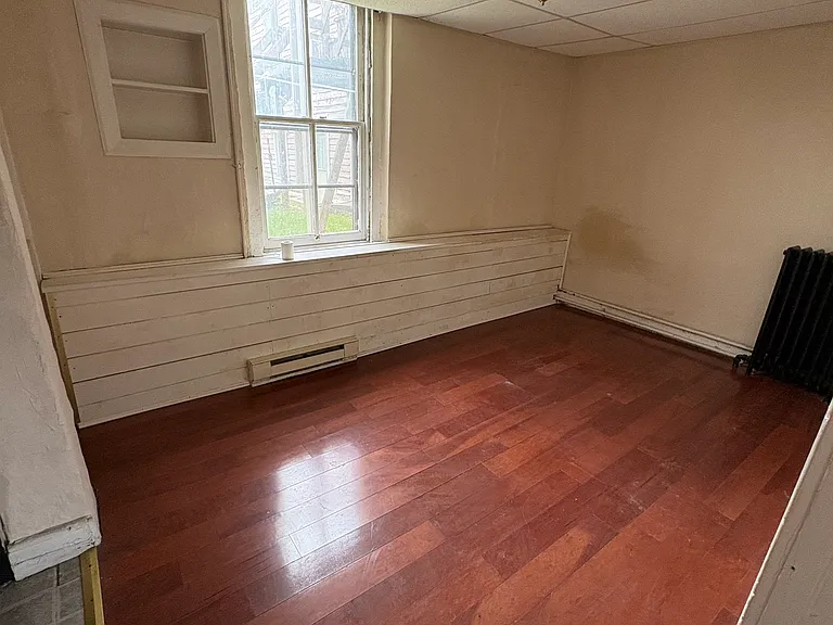 918 Main St #8 — Photo 2
