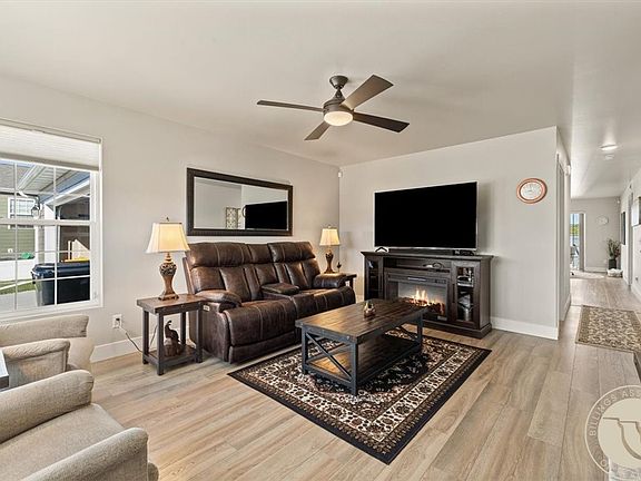 2nd image of 821 Hermosa St