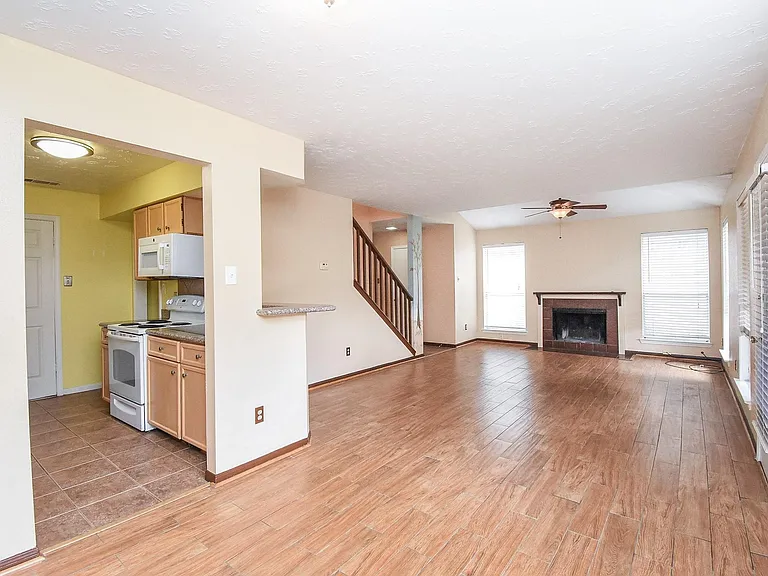 7822 Greenedge Dr — Photo 5