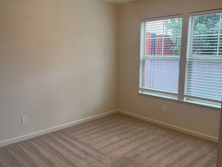 121 Healdsburg Ave — Photo 6