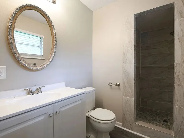 1607 Anthony St — Photo 16