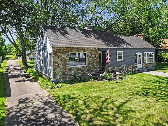 4th image of 108 Schuermann St