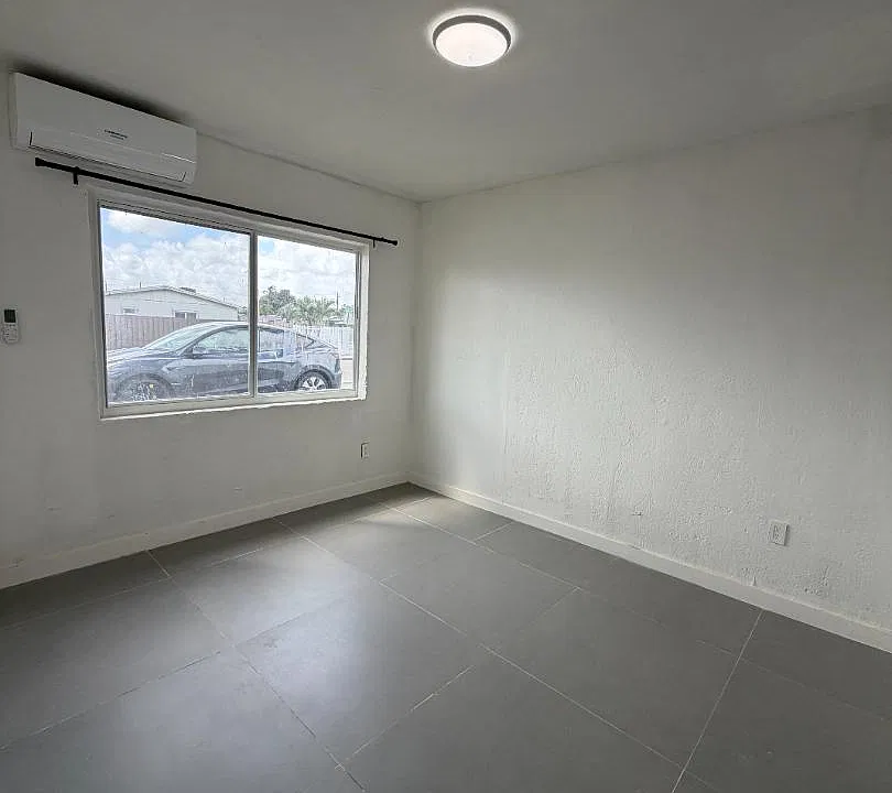 Unit Photo