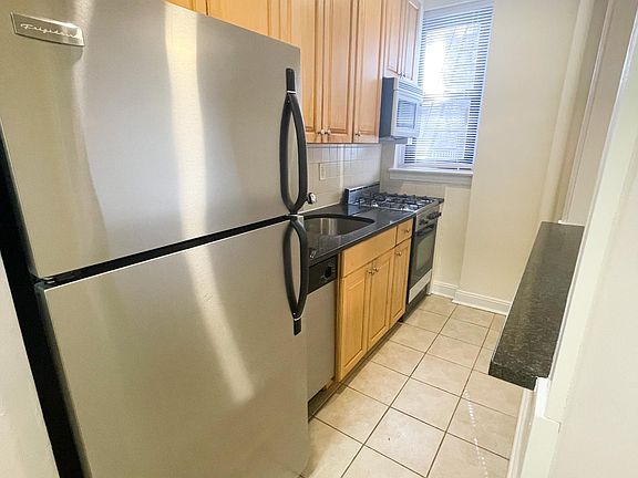 3rd image of 2147 E 17th St
