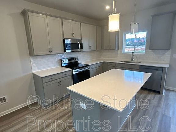 2nd image of 118 Foster Way Dr