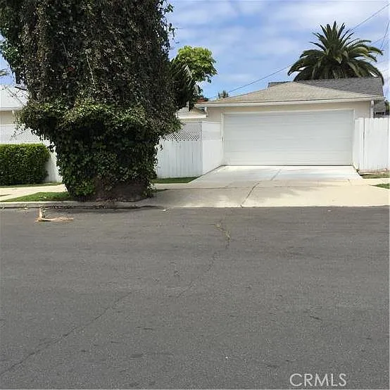 3 bed, 996 sqft, $4,850 — Photo 4