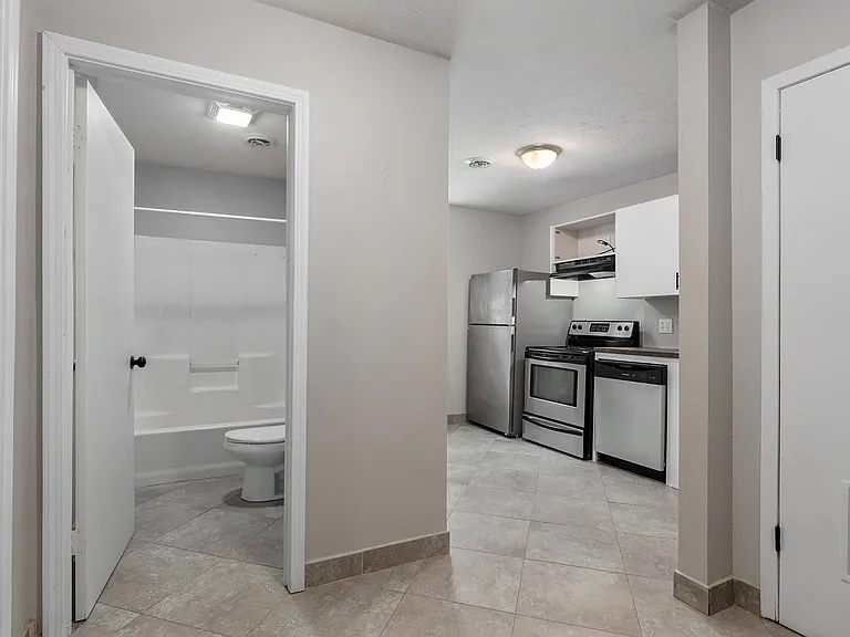 22140 Main St #1 — Photo 9