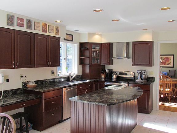 4th image of 10 Whispering Pines Way