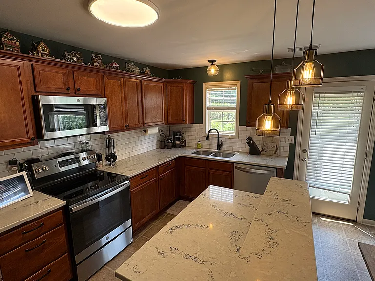 125 Grisham Dr — Photo 17