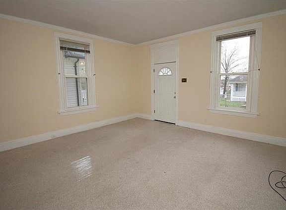 3rd image of 5737 Lansdowne Ave