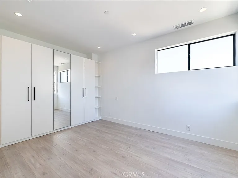 1805 S Longwood Ave — Photo 13