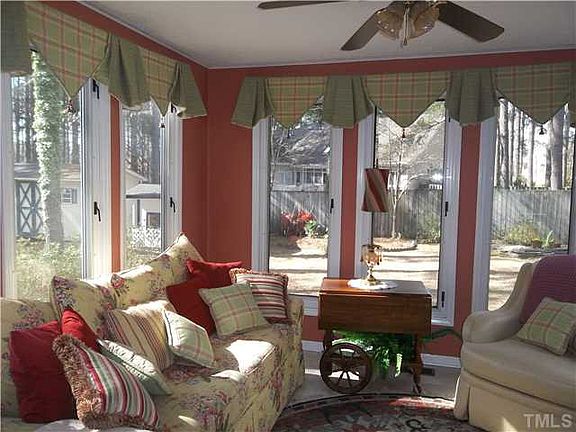 4th image of 18 Brookwood Dr