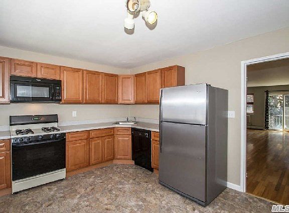 4th image of 2405 Wilshire Ln
