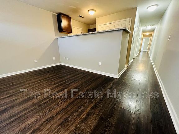 4th image of 309 N Holly St