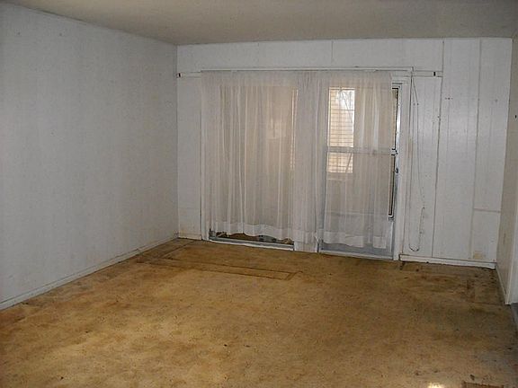 5th image of 610 Dorothy St