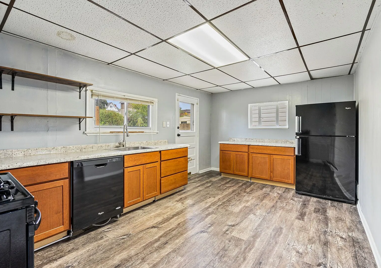 Cute Refreshed 3 Bedroom with Central Air — Photo 4