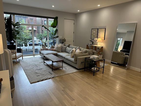 4th image of 1423 W Catalpa Ave #1