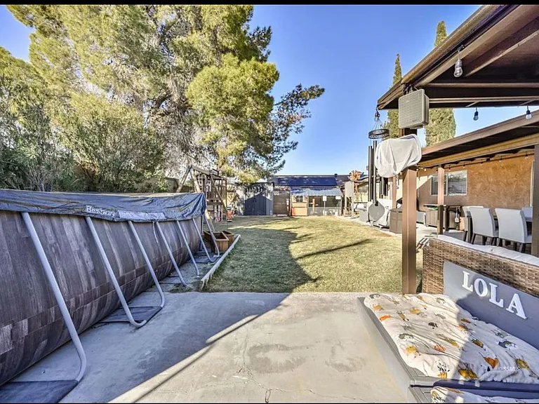 1019 Peg St — Photo 3