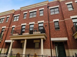 1817 S Prairie Pkwy, Chicago, IL 60616