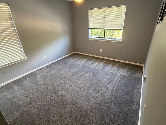 5th image of 303 Hopewell St