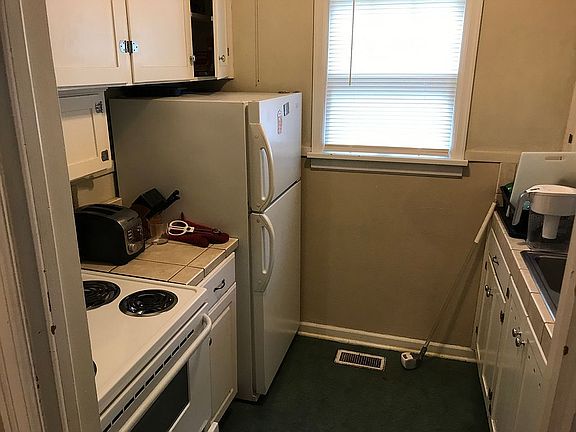 Main floor kitchen
