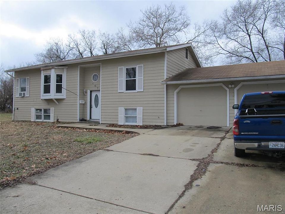 1st image of 407 1st St