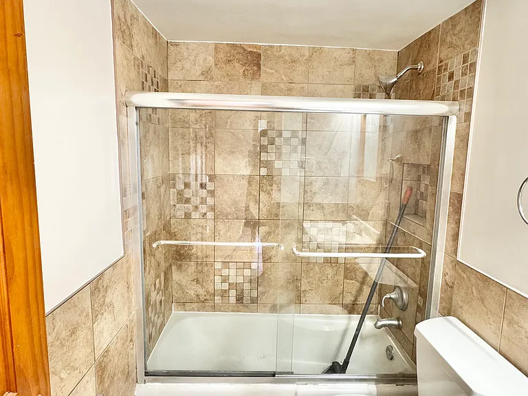 5210 E St SE #5 — Photo 13